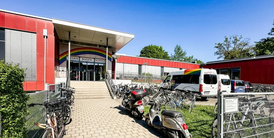 Eingang Schule